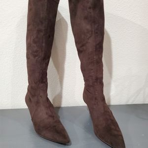 DONALD PLINER CHOCOLATE SUEDE LEATHER BOOTS. 6.5